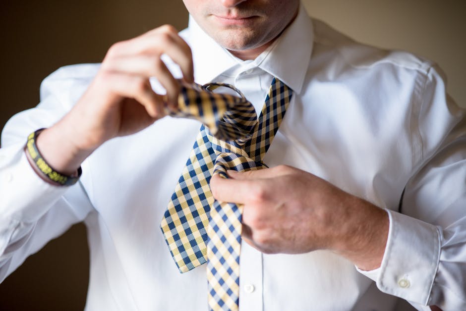 cara memasang dasi